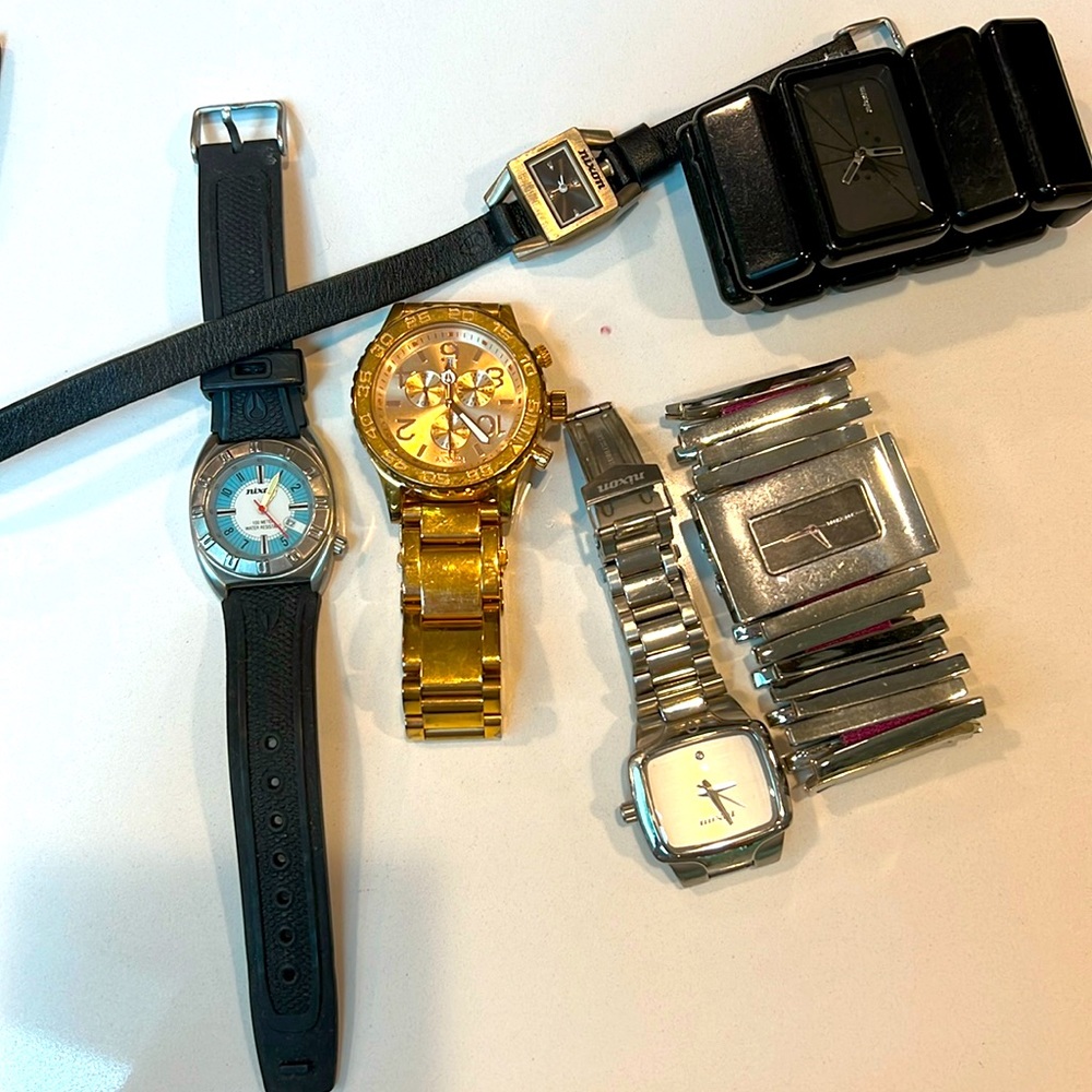 SOLD AS A LOT Nixon watches.